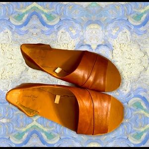 Universal thread sandals